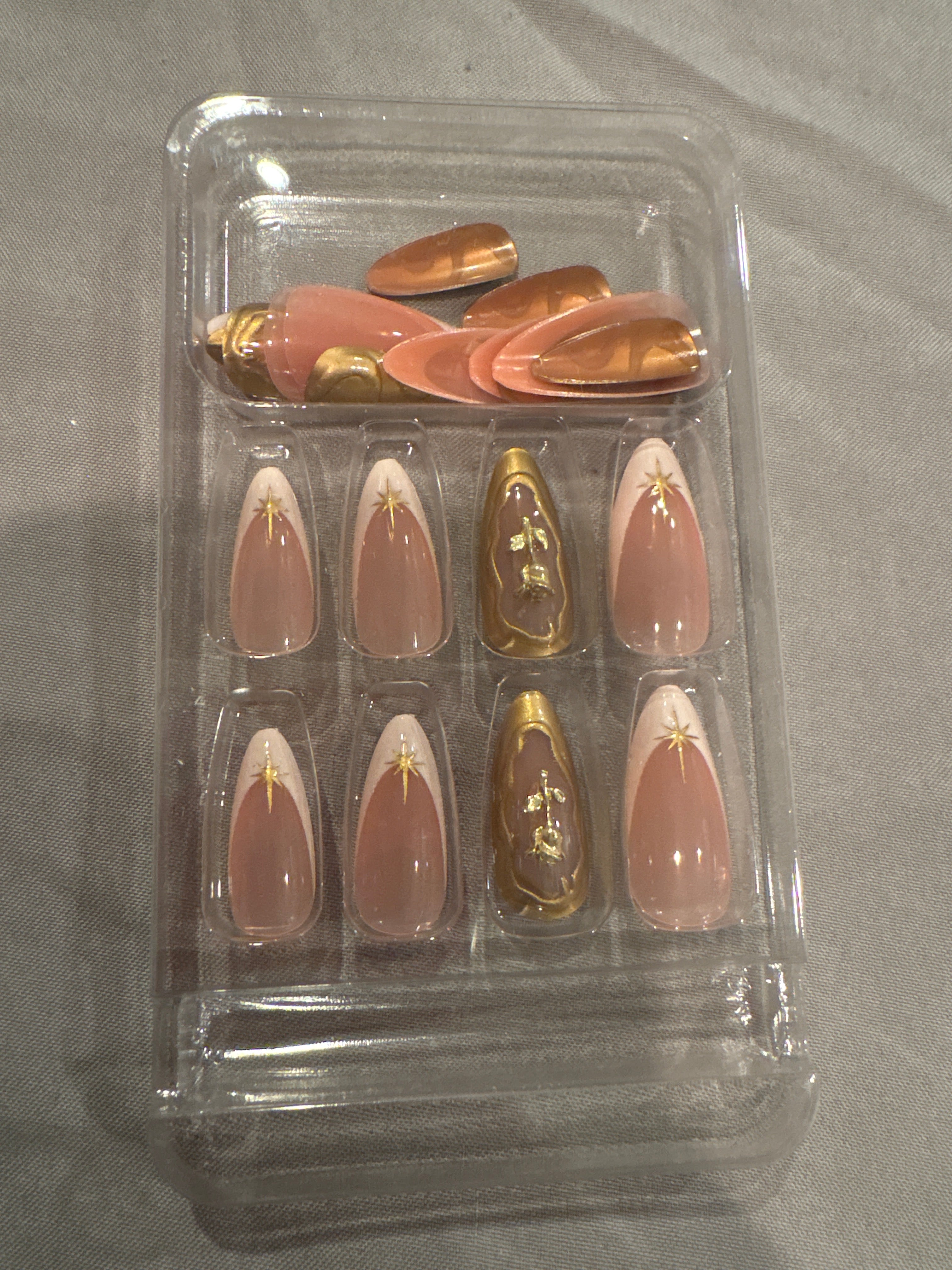 French mani gold nails